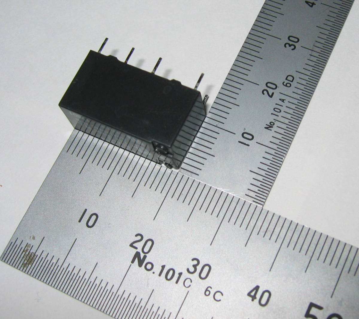 小型リレー9Ｖ用　接点容量：1A 2C 2回路2接点リレー在庫限り デッドストック品 小型リレー 9Vリレー 国内メーカー製 リレー 送料込み_画像2