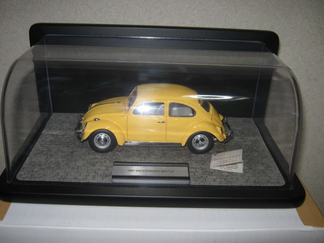 フランクリンミント 1/24 1967 Volkswagen Beetle イエロー　専用木製デイスプレーケース台付き　希少