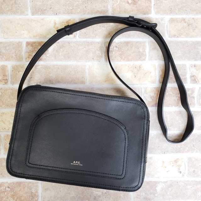 アーペーセー A.P.C. レザー SAC cory ショルダーバッグ ブラック