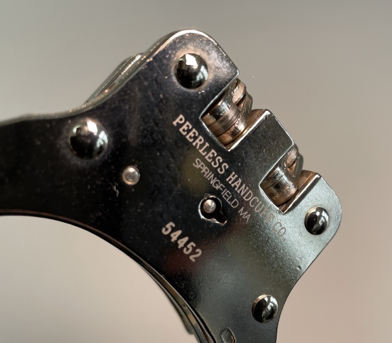 【本物の手錠】米国：Peerless 801C Handcuffs（新品）（検：警察・軍・サバゲー・ミリタリー・装備・サバイバル・ポリス）の画像6