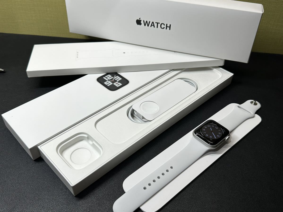 ☆即決 超美品 バッテリー100% Apple Watch SE2 40mm シルバーアルミニウム ホワイトスポーツバンド アップルウォッチ GPSモデル 882