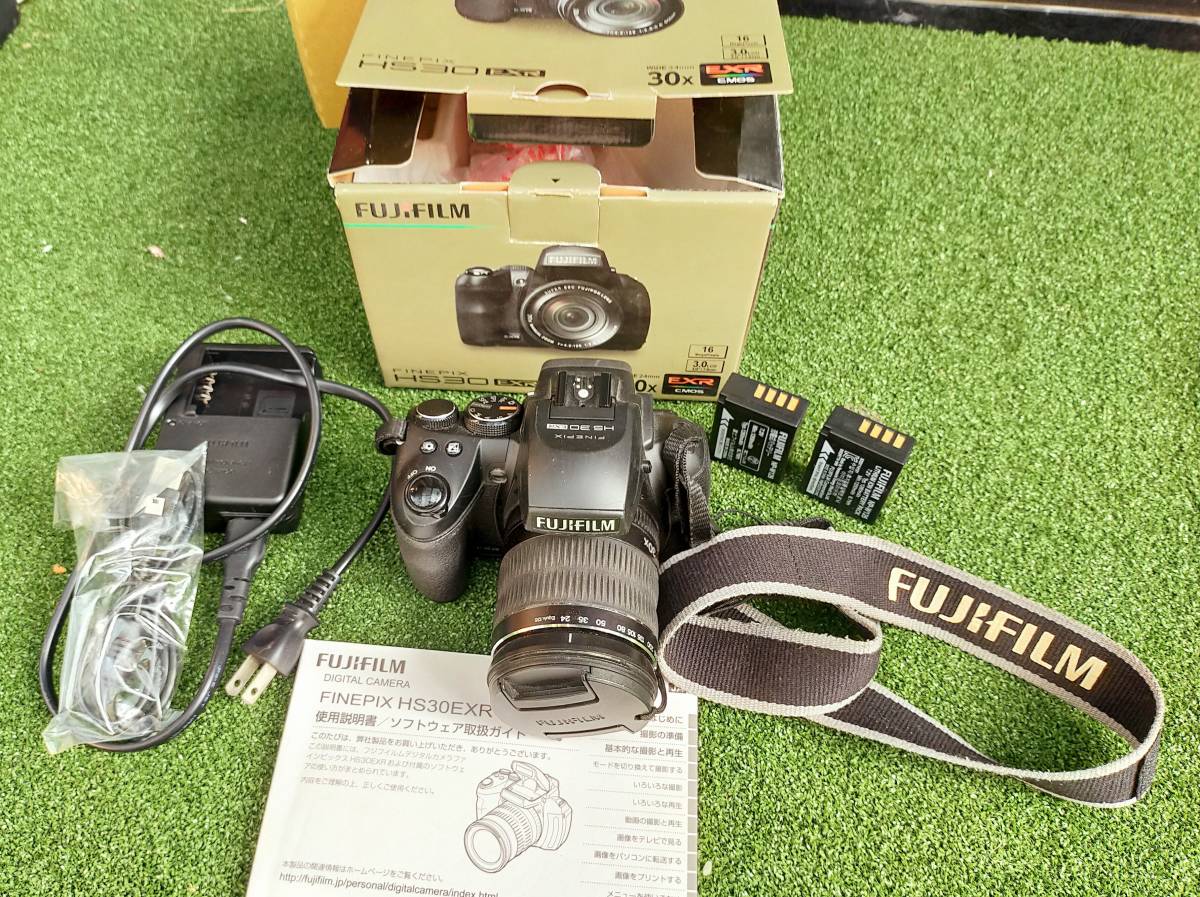 【送料込】FUJIFILM HS30EXR 光学30倍ズーム・1600万画素/動画撮影・デジタルカメラ　バッテリ3ケ_画像1