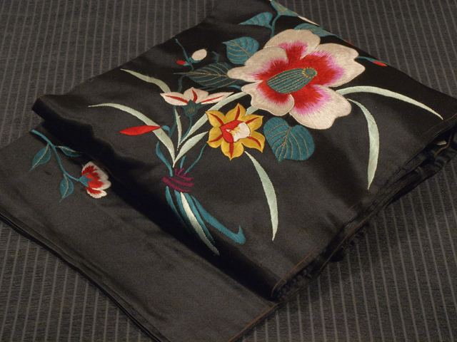 【刺繍】椿と水仙文 繻子織 名古屋帯 アンティーク TAHI02008風楽