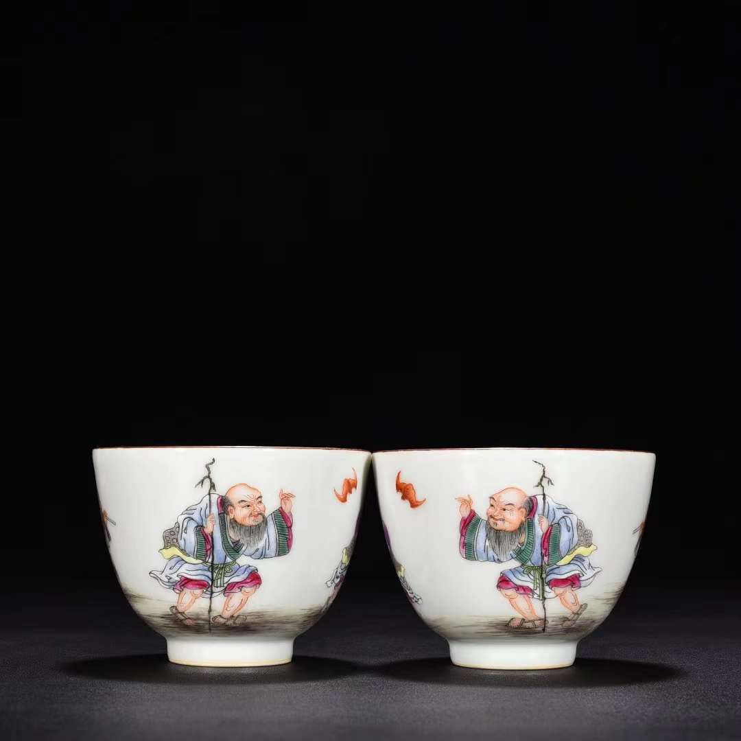 贅沢工芸品中国美術唐物人物紋杯2客粉彩乾隆清時代高さ6.5cm 【HB750