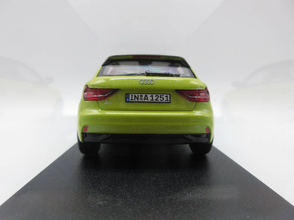 1/43 アウディ A１ スポーツバック Audi A1 Sport back ディーラー特注 ミニカー　イエロー_画像3