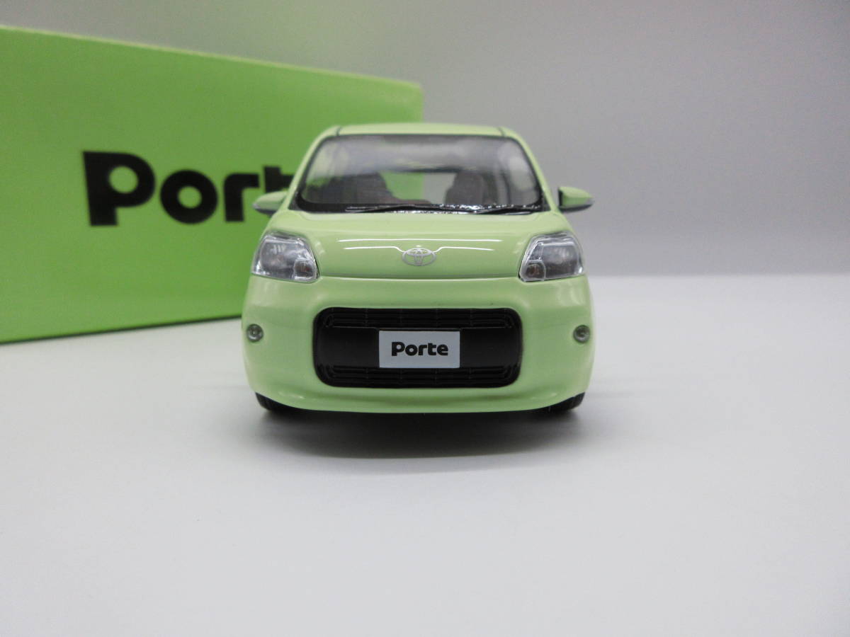 1/30 トヨタ 2代目ポルテ Porte 非売品 カラーサンプル ミニカー　エアグリーンパールクリスタルシャイン_画像2