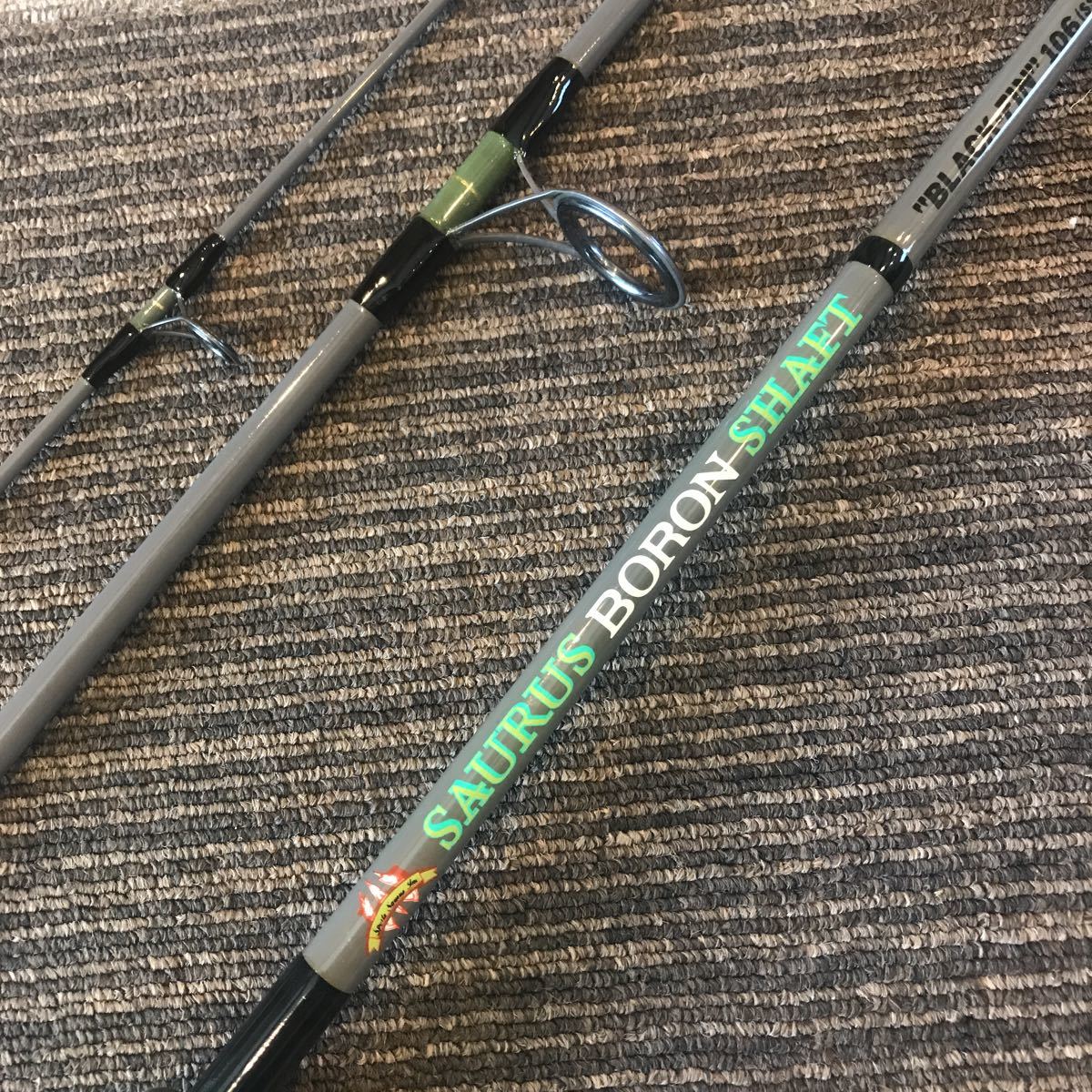 1 SAURUS BORON SHAFT BLACK-FIN 106 SS106BF-4 3本継 竿袋 1 SAURUS BORON SHAFT BLACK-FIN 106 SS106BF-4 3本継 竿袋