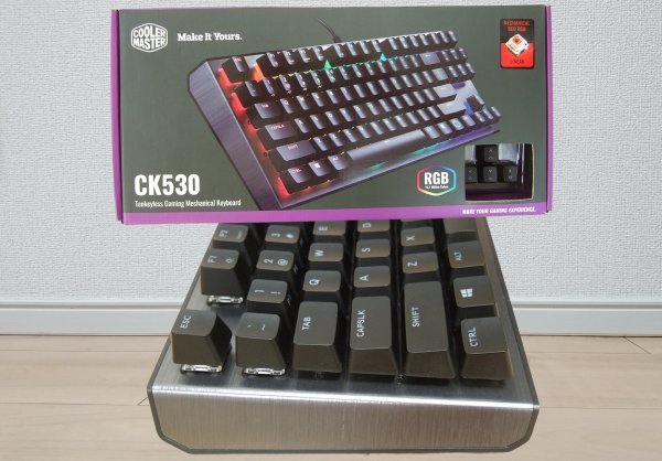 ☆クーラーマスター　 CK550 快適タイピングの赤軸 ゲーミング　キーボード CK530☆☆_画像4