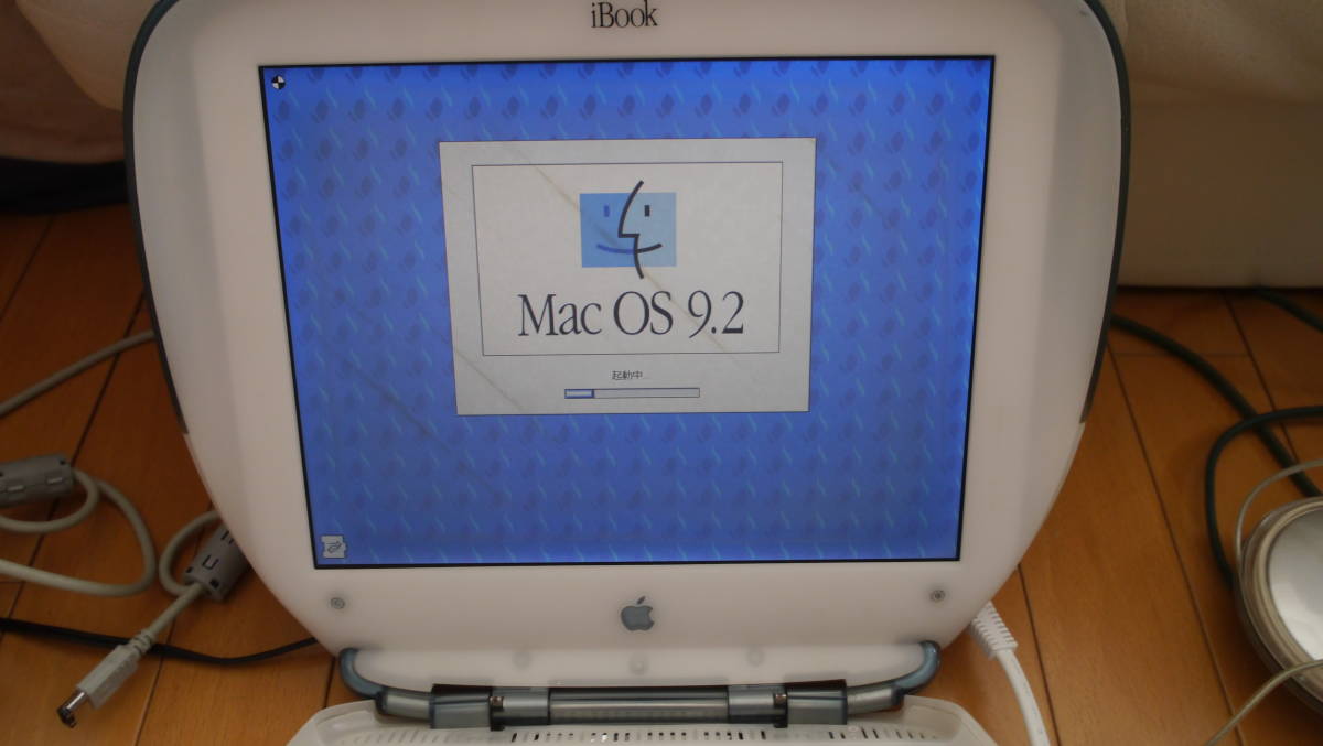 クラムシェル iBook SE 466MHz メモリ576MB-