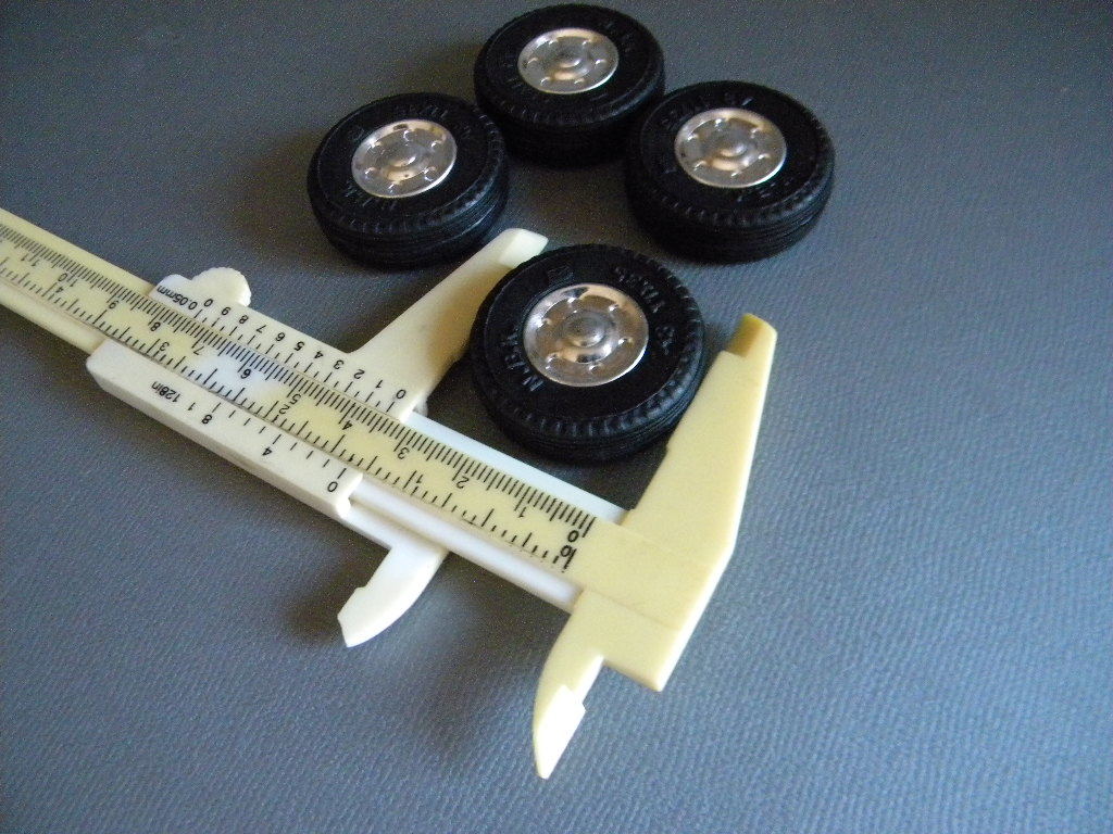  that time thing ** made in Japan rubber tire 4p set excellent!! old car truck automobile Bandai light lamp Asahi .. maru sun SSS Ichiko [ outside fixed form /LP possible ]
