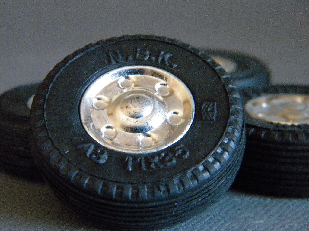  that time thing ** made in Japan rubber tire 4p set excellent!! old car truck automobile Bandai light lamp Asahi .. maru sun SSS Ichiko [ outside fixed form /LP possible ]