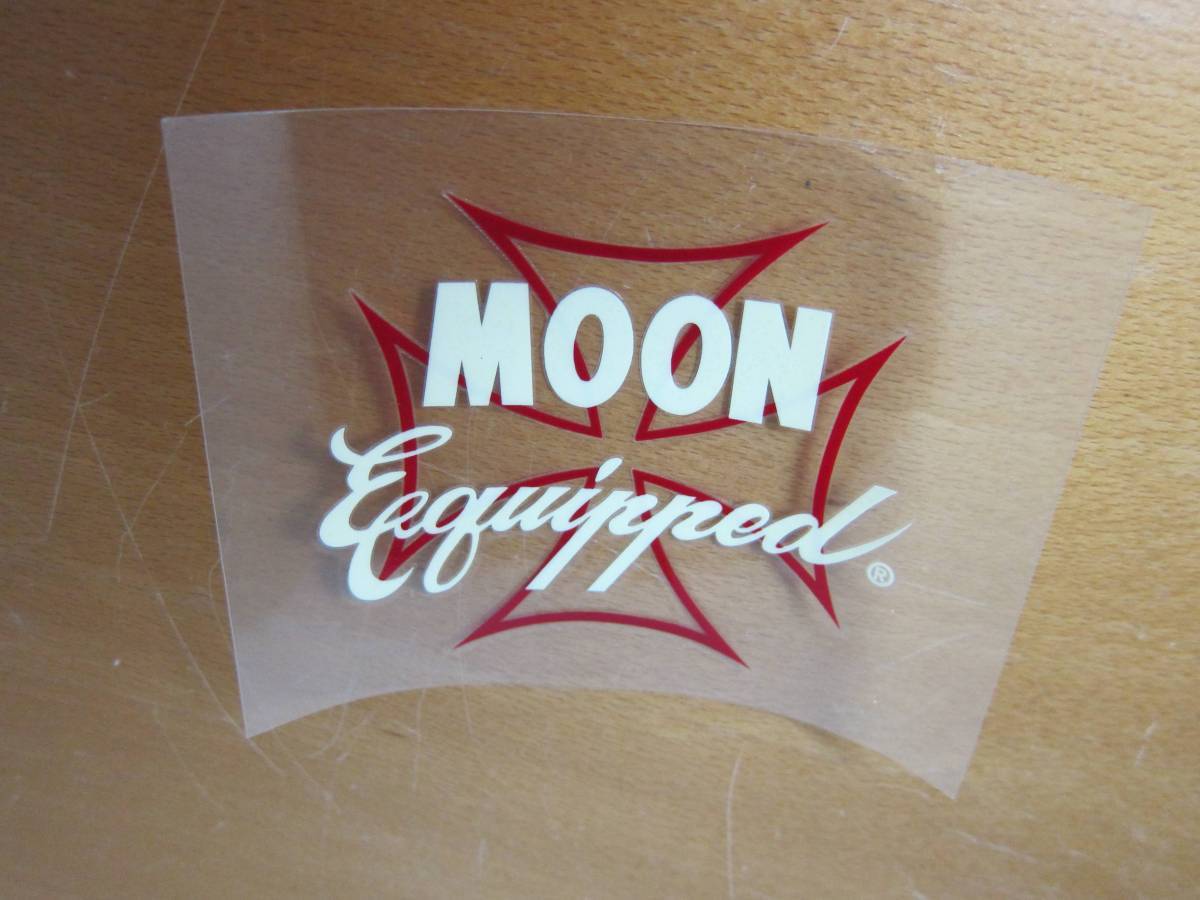 MOON Equipped Iron Cross ステッカー MOONEYES ムーンアイズ [MQD023] REDの画像2