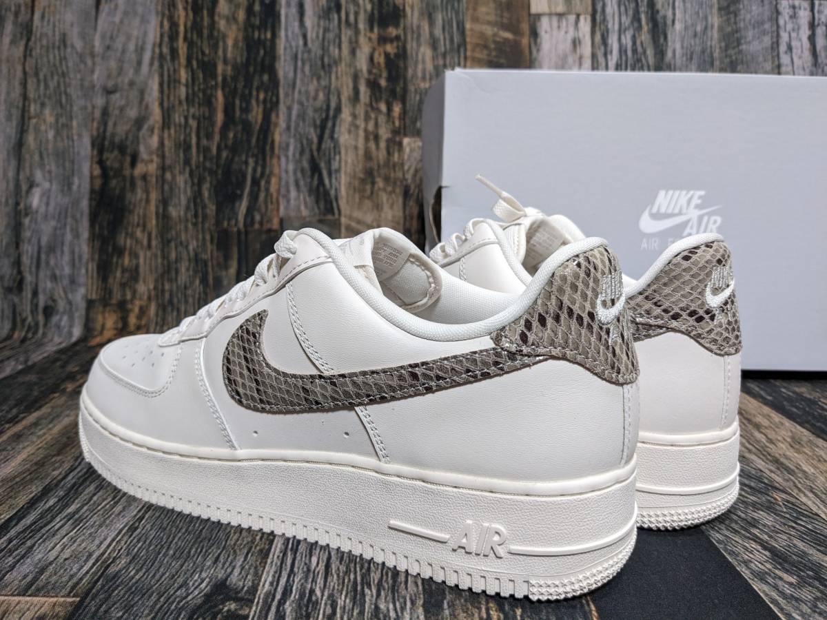 残少 28cm相当 箱付き ナイキ エアフォース 1 '07 パイソン 検 本革 レザー スネーク 蛇皮 ロー AF1 LOW WMNS/28.5cm 白/オフホワイト_画像3