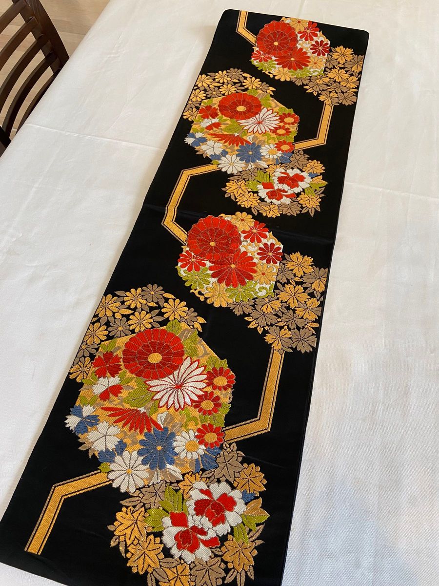 【高級帯リメイク テーブルランナー100cm】亀甲 花文様 ハンドメイド 正絹 袋帯 テーブルセンター 【高級帯リメイク テーブルランナー100cm】亀甲 花文様 ハンドメイド 正絹 袋帯 テーブルセンター