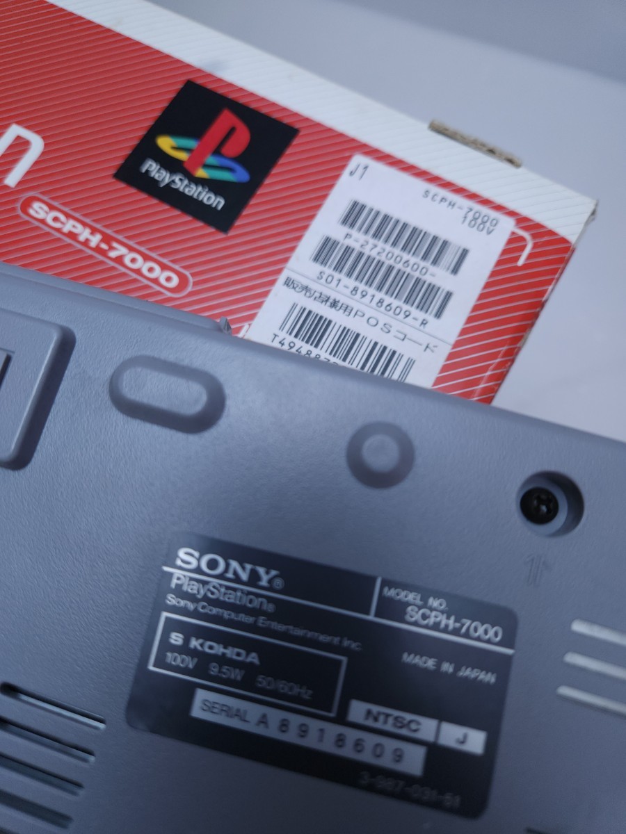 美品 動作品 レアSONY PS1 PlayStationプレイステーション1 SCPH-7000箱付き本体 純正ファイティングスティック コントローラAVケーブル 付_画像3