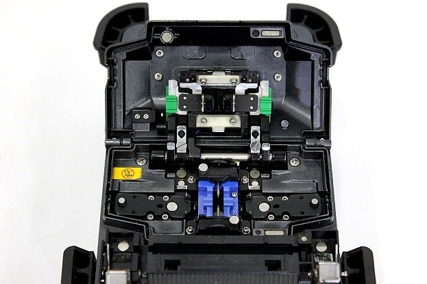 古河電工/FURUKAWA 小型光ファイバ融着接続機 FITEL 総放電数0回