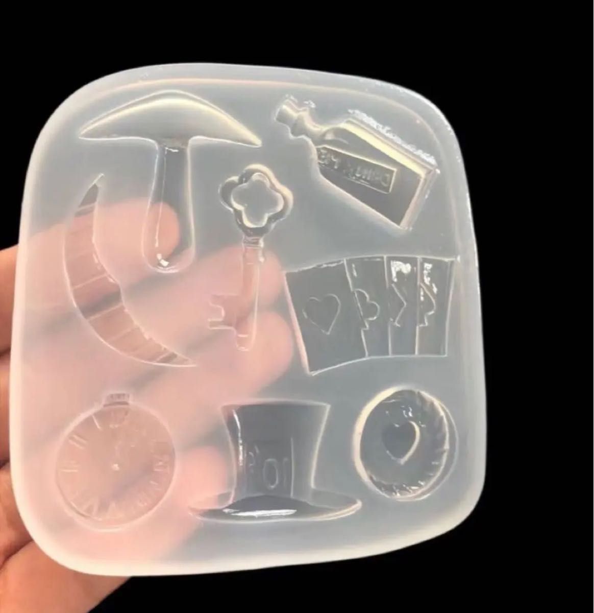 シリコンモールド　ミニチュア　不思議の国のアリス　小物　鍵　レジン　型　トレカケース　デコレーション　デコパーツ　ハンドメイド