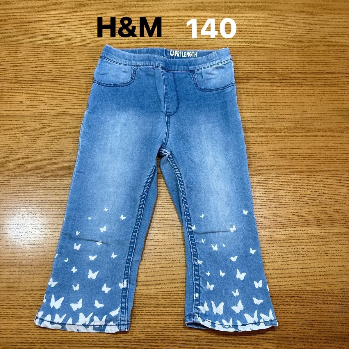 【H&M】(USED)裾チョウチョ柄 ウエストゴムデニムハーフパンツ  カプリパンツ 140