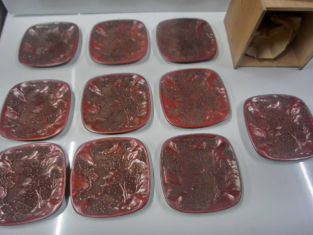 明治ごろ　茶道具　銘々皿　堆朱　山水　菓子器　菓子皿　10枚入り　木箱入り　漆器 漆芸 伝統工芸　縦。横14ｃｍぐらい