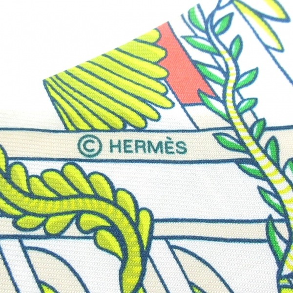 新到着 ツィリー HERMES エルメス 白×ベージュ×マルチ スカーフ 美品