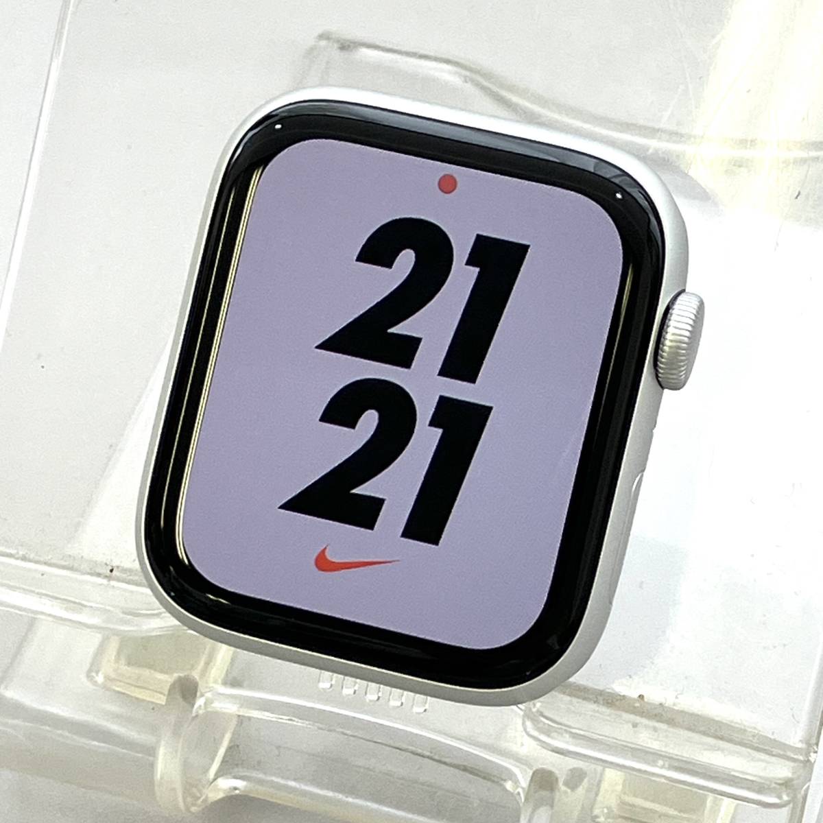 【中古】Apple Watch Nike SE GPSモデル 44mm シルバーアルミニウムケース/サミットホワイトNikeスポーツループ MKQJ3J/A+ML373FE/A