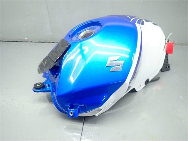 βEI11-1 スズキ GSR250 LC6GJ55D (H24年式) 純正 燃料タンク フューエルタンク 漏れ無し！ 凹み無し！_画像2