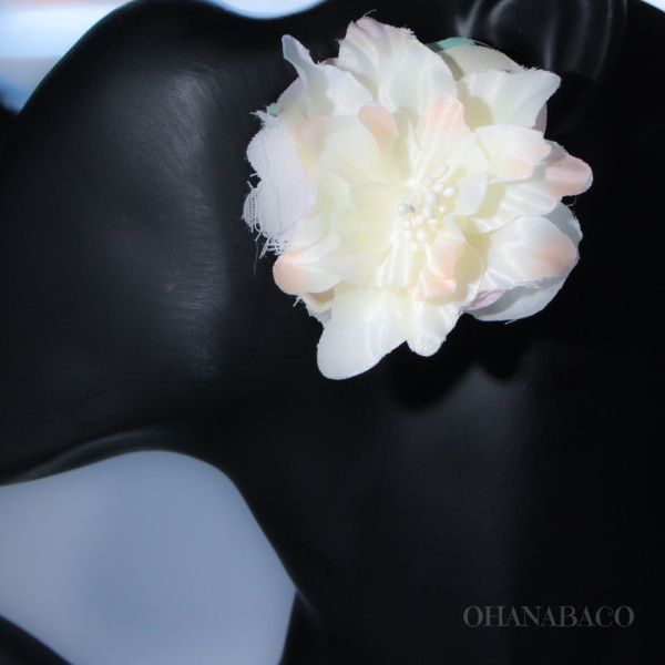 【ハンドメイド】ピアス ホワイト 白 フラワー 造花 シルクフラワー ウェディング 撮影 樹脂ピアス アレルギー対応 OHANABACO_画像7