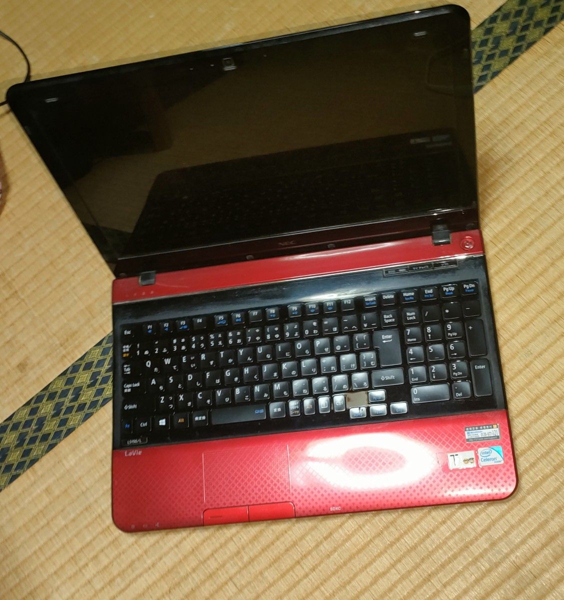 NECパソコン赤-