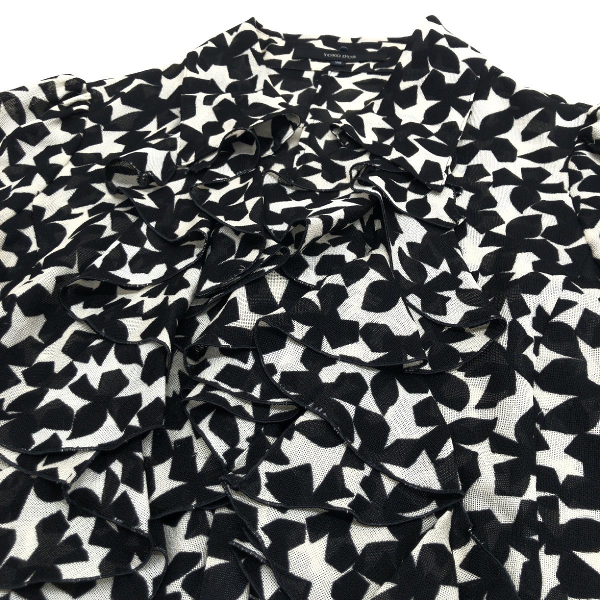 YOKO D'OR ヨーコドール フリル装飾 総柄 シアー シャツ 36(S) ブラック×ベージュ 半袖 シースルー ブラウス 国内正規品 レディースの画像4