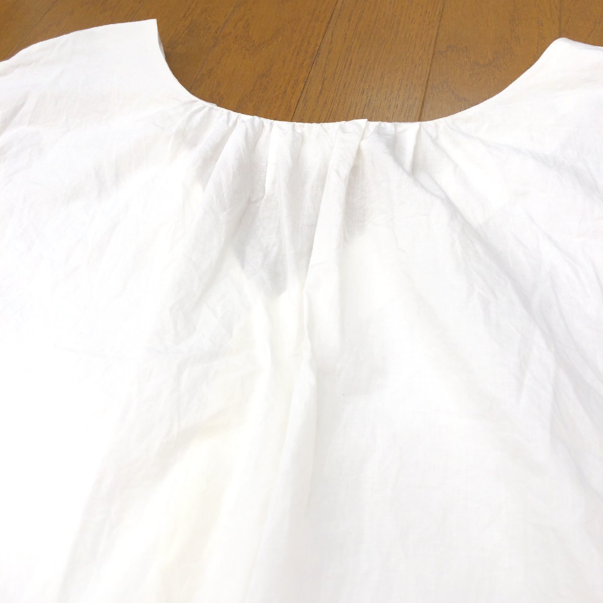 MACPHEE マカフィー フリル装飾 ノースリーブ シャツ 38(M) 白 ホワイト 日本製 半袖 シースルー ブラウス バックボタン トゥモローランド_画像4