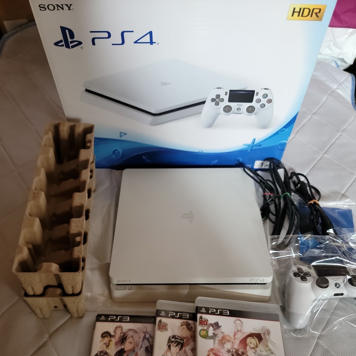 PlayStation 4 ps4 グレイシャー・ホワイト 1TB CUH-2200BB02 ゲーム機