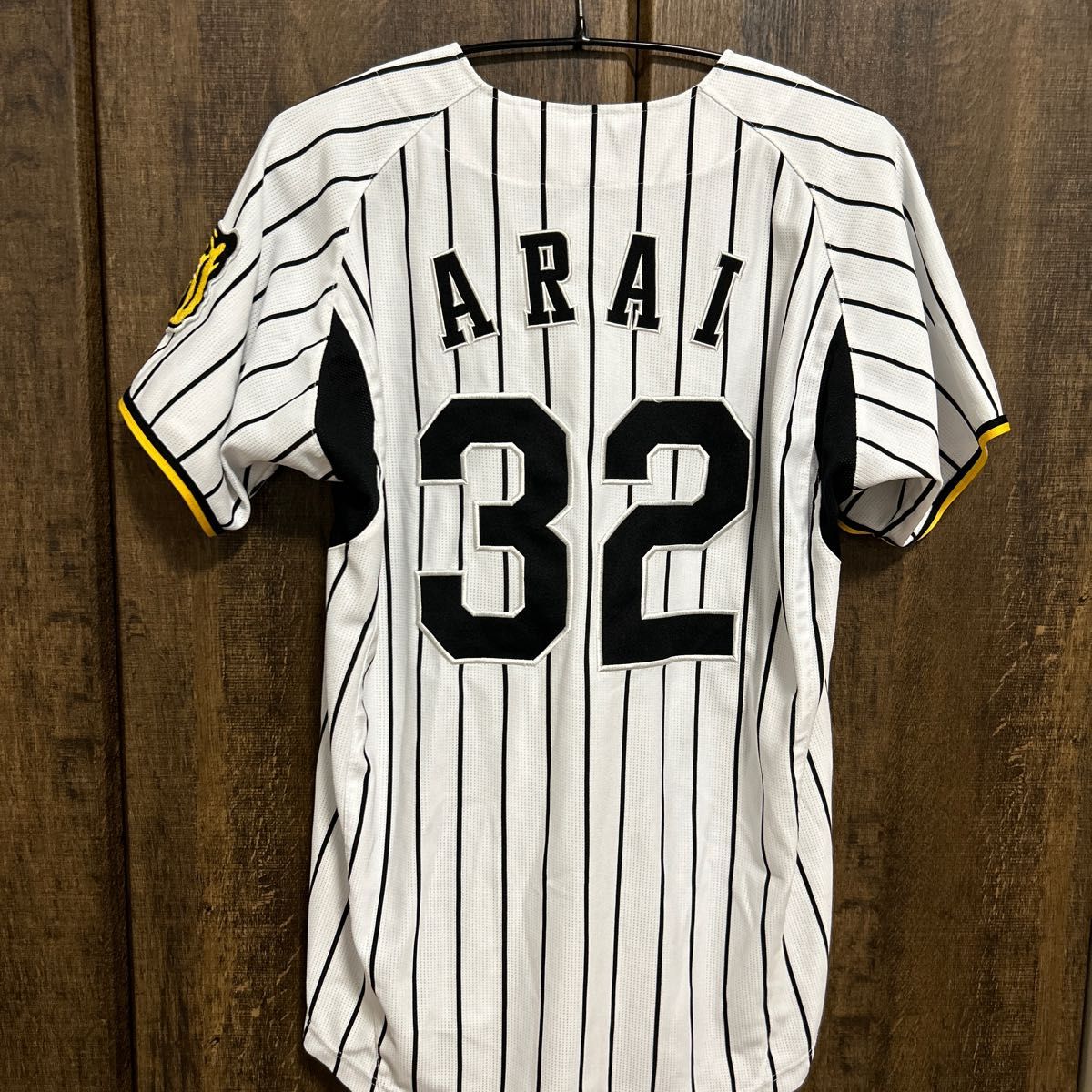 阪神タイガース レプリカユニフォーム 新井良太 32 Lサイズ 阪神タイガース レプリカユニフォーム 新井良太 32 Lサイズ