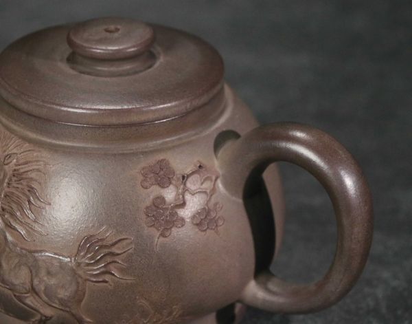 「紫砂彫 馬到成功泥絵紫砂茶壺 邵忠佑銘 清時代」陶磁器 急須 茶道具 古賞物 中国古美術 旧蔵出_画像6