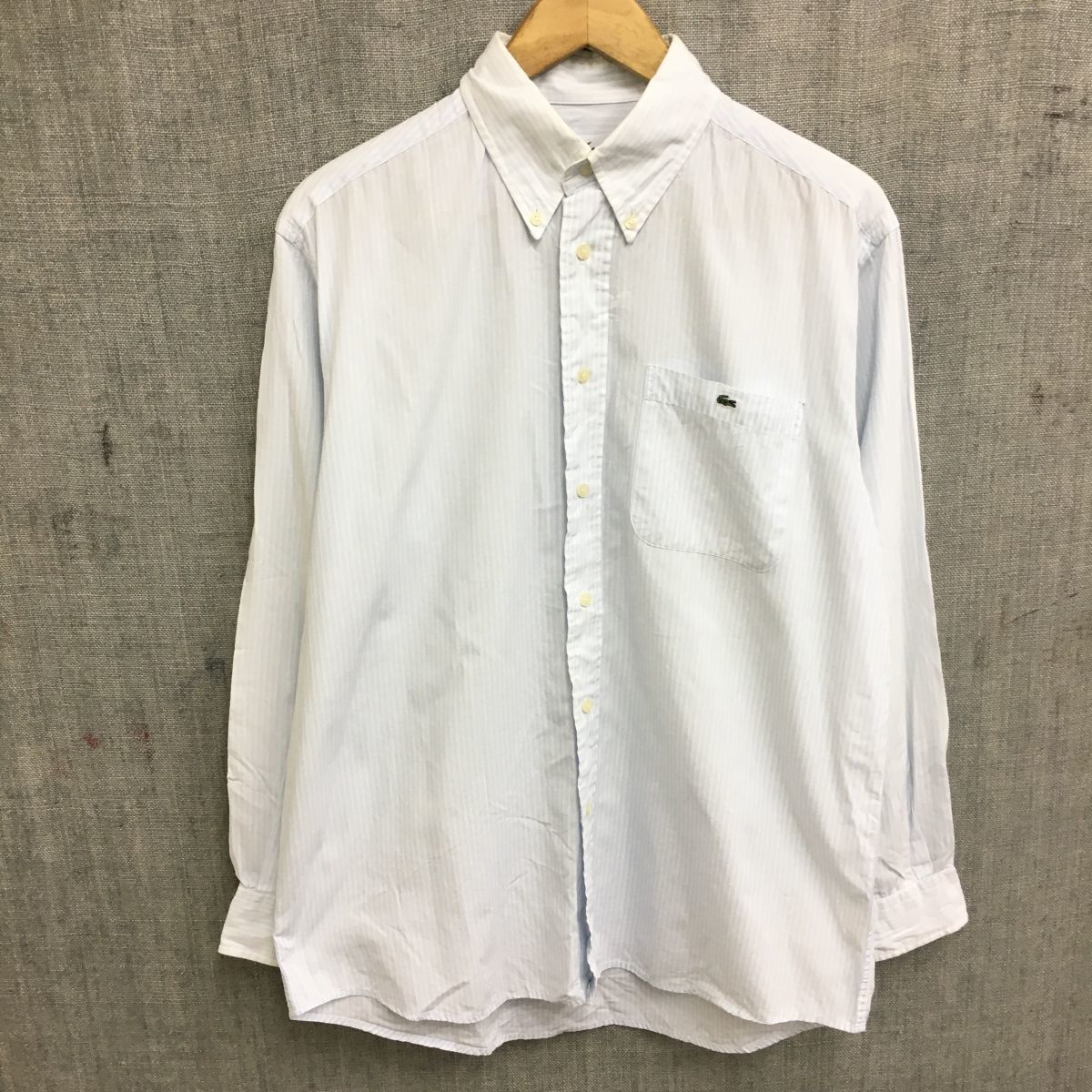 K1550-F-N◆ LACOSTE ラコステ 長袖シャツ ボタンダウン ◆ size3 コットン100 ブルー ストライプ ロゴパッチ 古着 メンズ_画像2