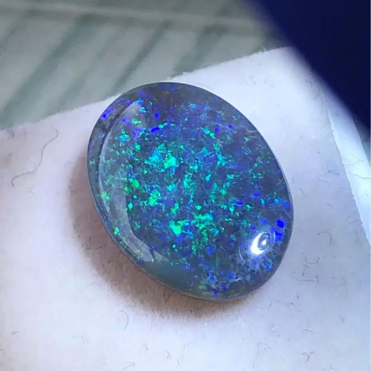 おすすめ　ソーティング付き　天然ブラックオパールルース　5.157ct