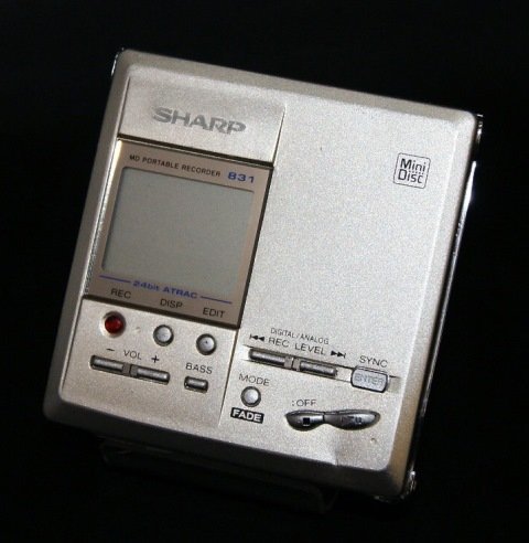 【中古品】SHARP　シャープ　MD-MT831-S　シルバー　ポータブルMDレコーダー　（小型M　(shin
