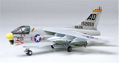 タミヤ 1/100 コンバットプレーンシリーズ アメリカ海軍 LTV A-7A コルセアII プラモデル 61607(中古 未使用品)　(shin_画像1