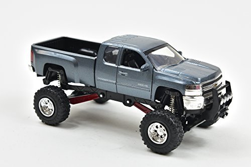 New-Ray 54526 Chevrolet Silverado In Metallic Dark Grey With Lifted Suspension(中古品)　(shin_画像1