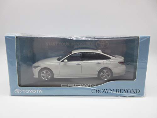 1/30 トヨタ 新型クラウン CROWN RS Advance カラーサンプル 非売品 ミニカー　ホワイトパールクリスタルシャイン( 未使用品)　(shin