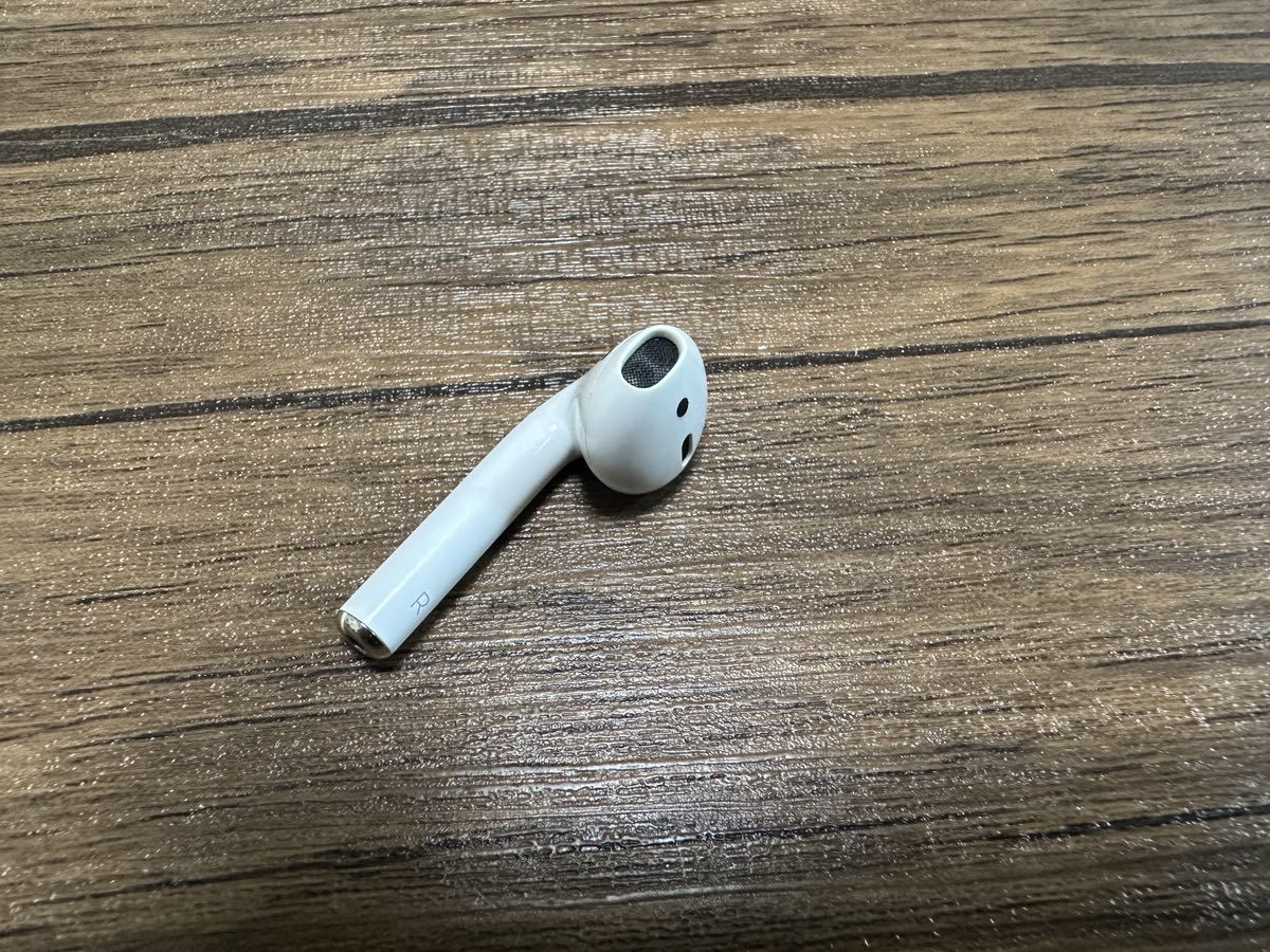 A36 Apple純正AirPods 第1世代左イヤホンMMEF2J/A 右耳のみA1523 美品