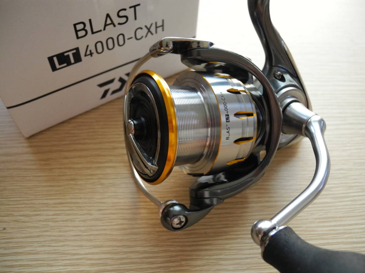 Daiwa 18ブラスト LT 4000-CXH スピニングリール-