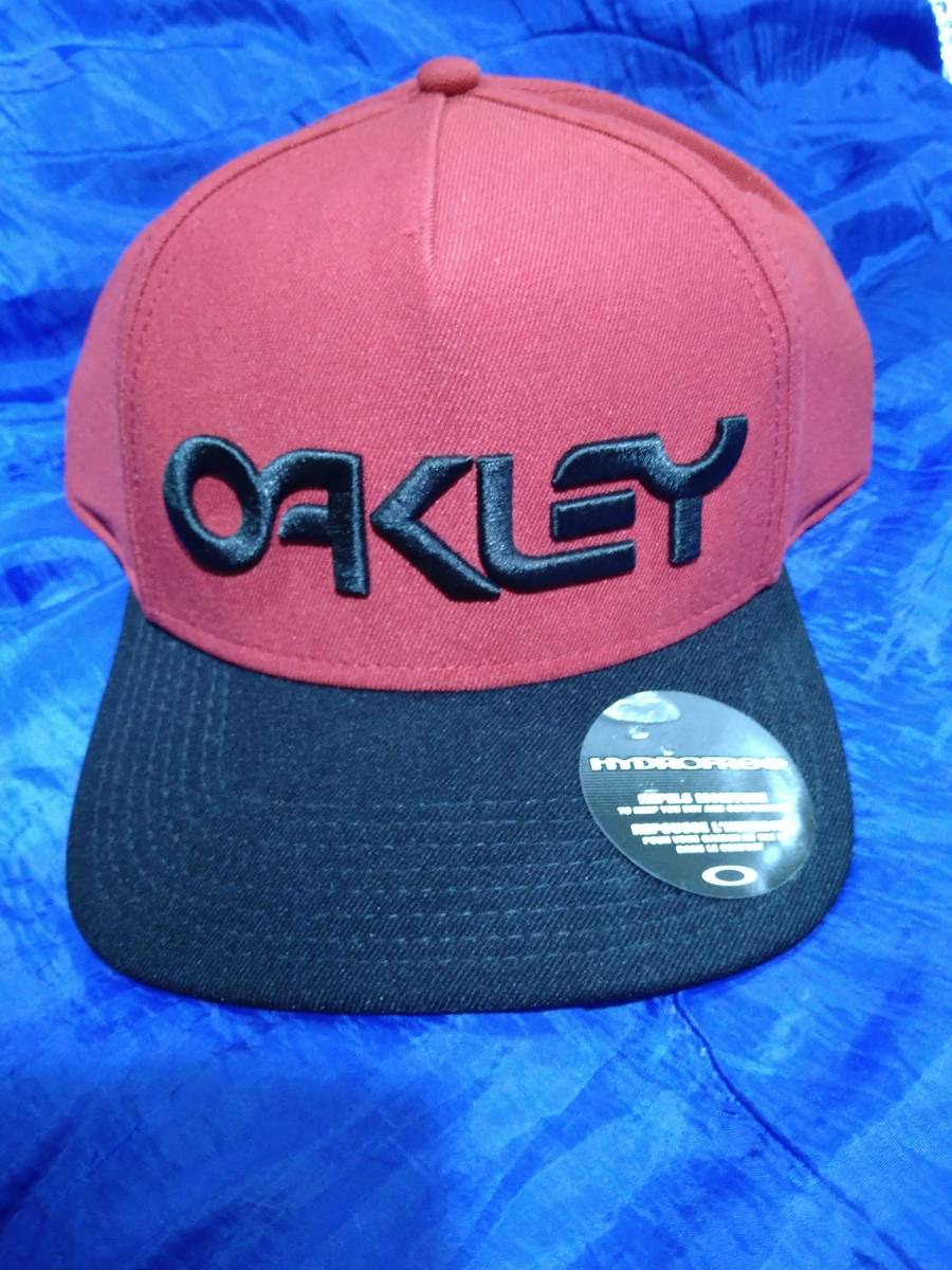 【貴重】即決!!★★OAKLEY★★CAP★★レッドxブラック／フリーサイズ_フロント