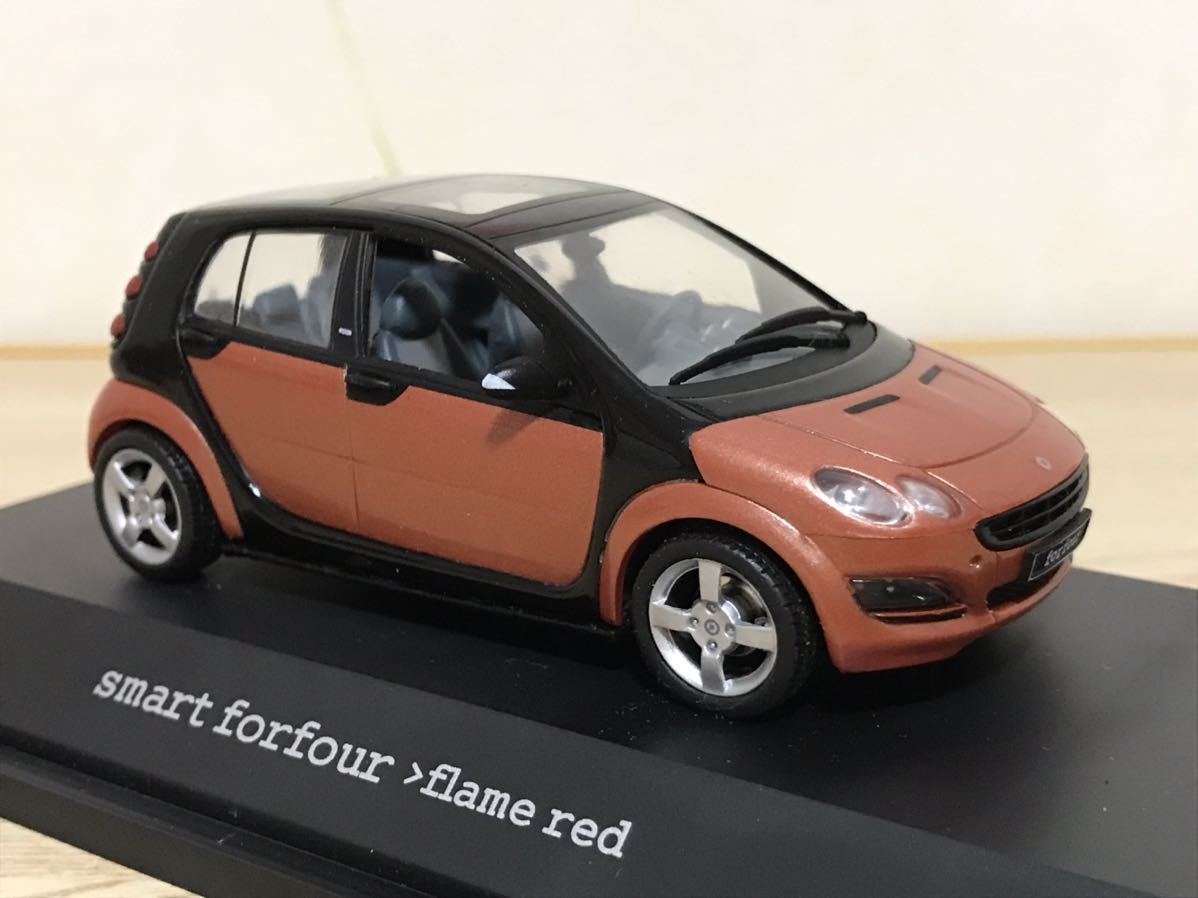 送料無料　1/43 スマート　フォアフォア　ミニカー　SMART FORFOUR flame red
