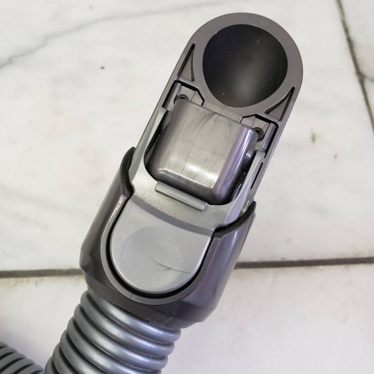 送料1050円～ 動作確認済み dyson ダイソン 手元スイッチ付きホース DC63 管理01_画像8