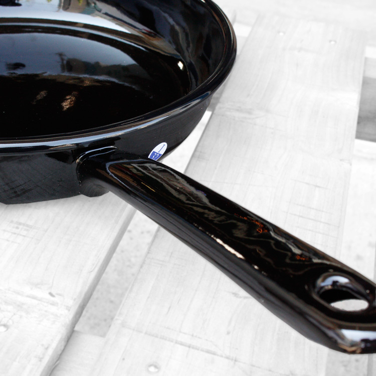 ミュンダー ホーロー製 フライパン 24cm ブラック 琺瑯 エナメル IH対応 直火対応 オーブン対応 おしゃれ_画像3