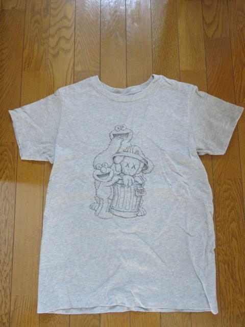 【中古】ユニクロKAWAS半袖Tシャツ　綿100％　１６０　灰_画像1