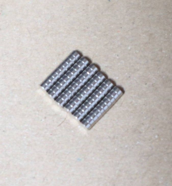ネオジム磁石 直径約2㎜ 高さ約1mm(0.9mm前後) 60個セット 円形