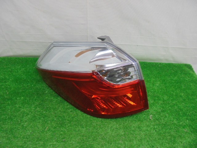 ホンダ／シャトル　ＧＰ７　前期・ハイブリッド用　左テールランプ　LED　スタンレーW2502　No.813020【品番　33550-TD4-J01】_画像1