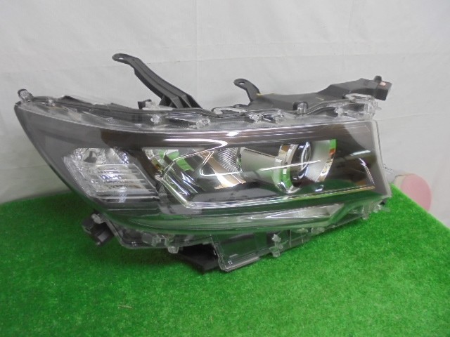 ランドクルーザープラド　TRJ150W　右ヘッドランプ　LED　ユニット　コイト60-262『刻印J』No.237974【品番　81145-60M80】_画像2