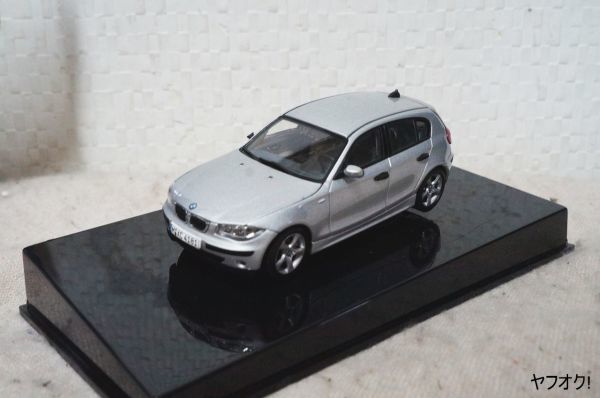オートアート BMW 120i (E87) 1/43 ミニカー シルバー_画像1